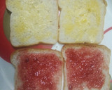 பட்டர் ஜாம் பிரட் டோஸ்ட் (Butter jam bread toast) ரெசிபி ஸ்டேப் 2 புகைப்படம்