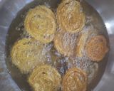 ચકરી (Chakri Recipe In Gujarati) રેસીપી સ્ટેપ4ફોટો