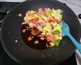 Foto langkah ke 4 dari resep Mie Goreng Sosis Gila.