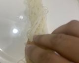 A picture of step 4 of Crispy fried prawns wrapped with rice vermicelli.