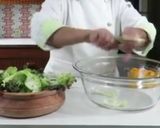 Foto del paso 1 de la receta: Ensalada con aderezo de durazno