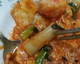 Foto langkah ke 3 dari resep Tteokpokki/Rapokki dengan mozzarella.