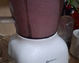 Foto langkah ke 2 dari resep Mixed Berry Yogurt Smoothie.