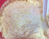 Foto langkah ke 3 dari resep Cheesy Snow White Cookies (Putri Salju Almond Keju).