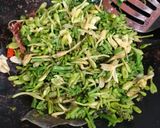 Foto langkah ke 1 dari resep Tumis Bunga Pepaya.