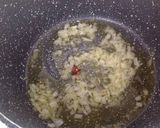 Foto del passaggio 2 della ricetta Linguine con ciliegino alle alici e crema di cavolo nero e sedano rapa