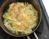 A picture of step 4 of Japanese Egg and Cabbage Soup (Kakitamajiru).