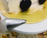 A picture of step 4 of Car cake.