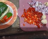 Foto langkah ke 1 dari resep Mangut Ikan Tuna Kemangi.