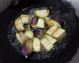 Foto langkah ke 1 dari resep Tumis Terong Ungu.