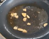 Foto del paso 4 de la receta: Espaguetis con frutos de mar y escamas de guindillas
