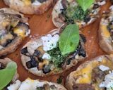 Une image de l'étape 3 de Bruschettas forestières gratinées et feta 😀.