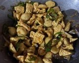 Foto langkah ke 5 dari resep Tumis pentol tahu cabe ijo menu sahur simpel.