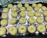 Foto langkah ke 5 dari resep Mini Donat Pakcoi (Hidden Vegetables).
