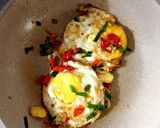 Foto langkah ke 5 dari resep Telur Ceplok Cabe Garam.