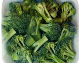 A picture of step 1 of Broccoli with white cream & cheese.