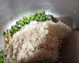 A picture of step 3 of Matar pulao.