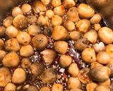 Hình bước làm 2 của món Cơm chay “Nấm rơm kho tộCần Tây xào nấm kim chi