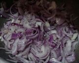 A picture of step 2 of Bhindi (without tomatoes).