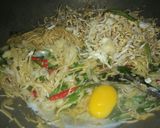 Foto langkah ke 4 dari resep Mie tek tek terkini.