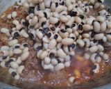A picture of step 4 of White lobia with qeema.