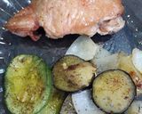 Foto del paso 5 de la receta: Pollo con verduras asadas al horno