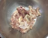 รูปขั้นตอนการทำที่ 1 ของ “ผัดผักรวมมิตรใส่ไก่”