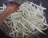 A picture of step 2 of Lauki ki burfi.