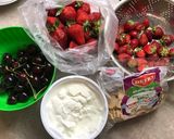 Cseresznyés, epres, kekszes joghurt piciknek recept fázis 1 fotója