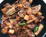 รูปขั้นตอนการทำที่ 2 ของ หมูผัดกิมจิ