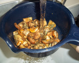 Foto del paso 2 de la receta: Alcachofas, setas y pollo