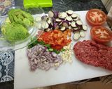 Foto del paso 1 de la receta: Carne picada con verduritas y aguacate