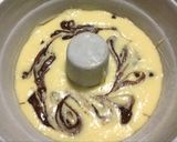 Foto del paso 3 de la receta: Bizcochuelo con chips de chocolate