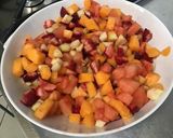 Une image de l'étape 10 de Salade de pastèque, poires, melon et pêches de vigne.