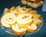 Foto del paso 11 de la receta: Pionono de jamón, queso, morrón, huevo y aceitunas