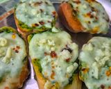 चीज़ ग्रीन कोरिएंडर गार्लिक ब्रेड इन किड्स टिफिन (एयर फ्रायर में) Cheese Green Coriander Garlic Bread in Kids Tiffin रेसिपी चरण 6 फोटो