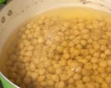 Foto del paso 1 de la receta: Sopa de sepia y garbanzos