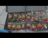 Foto langkah ke 8 dari resep Bolu mini pelangi takaran sendok.