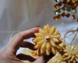 Deep Fried flower cookies (Daisy ّّFlower)   کوکی به شکل گل مینا recipe step 13 photo