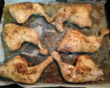 Foto del paso 3 de la receta: Pollo con patatas, tomates y pimiento al ajo y perejil
