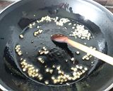 Foto del paso 2 de la receta: Salteado de langostinos, champiñones y calabacín