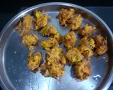 A picture of step 2 of Kanda Pakoda.