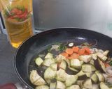 Foto langkah ke 2 dari resep Terong Ungu Wortel Masak Kecap.