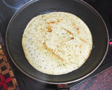 Foto del paso 2 de la receta: Masa de pizza frita con aceite de sal de ajo y perejil picado