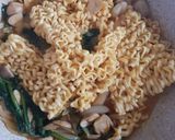 Hình bước làm 3 của món Mì tương đen plus tobokki