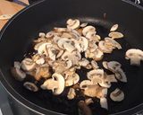 Une image de l'étape 4 de Coquilles saint Jacques gratinées béchamel et champignons bruns.