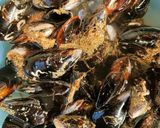Foto del passaggio 1 della ricetta Cozze alla marinara con pomodorini