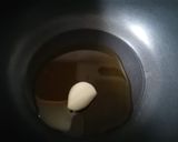 Foto del passaggio 4 della ricetta Calamari ripieni di melanzane su letto di pomodorini