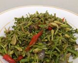 Foto langkah ke 5 dari resep [236] Tumis Kembang Pepaya Teri Medan.