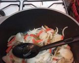 Foto del paso 1 de la receta: Pollo al vino y arroz con atún